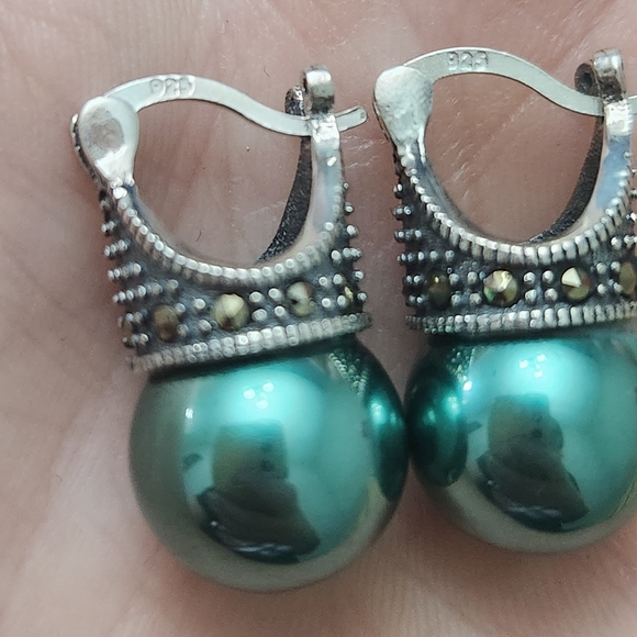 Solid 925 Sterling Silver Genuine Marcasite Green Pearl Earring & Necklace Set - Picture 7 of 7